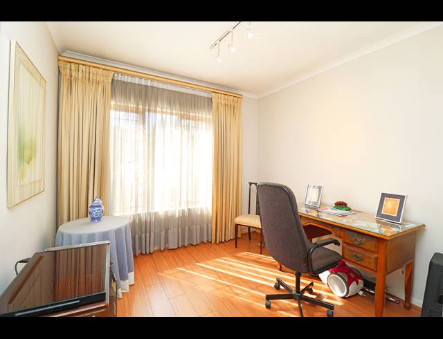 3 BEDROOM APARTMENT FOR SALE IN WAVERLEY